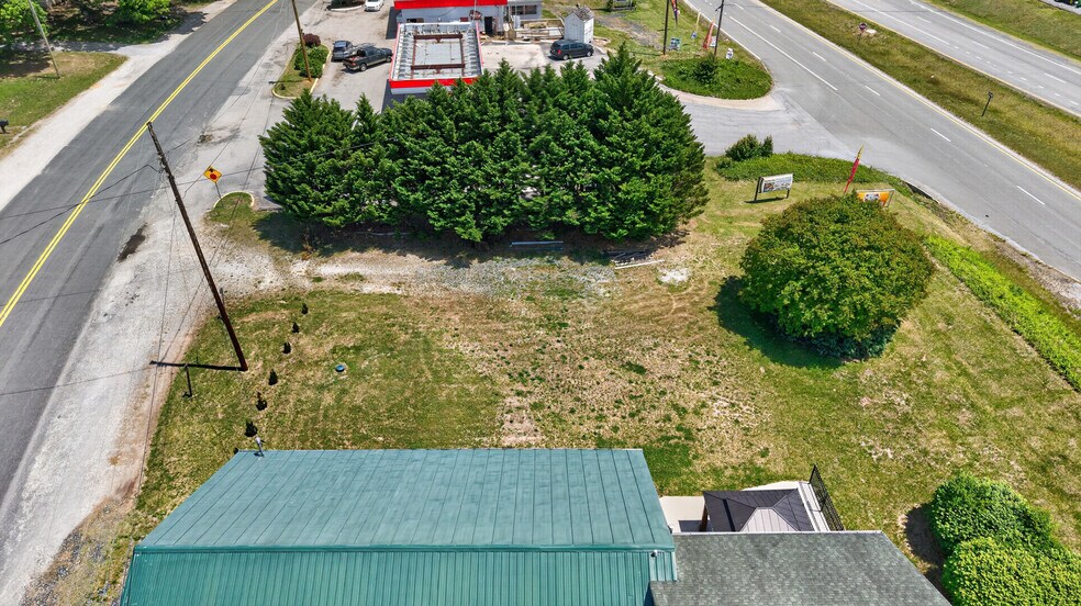 More Photos Of 168 Faulconerville Dr, Amherst Flex For Sale
