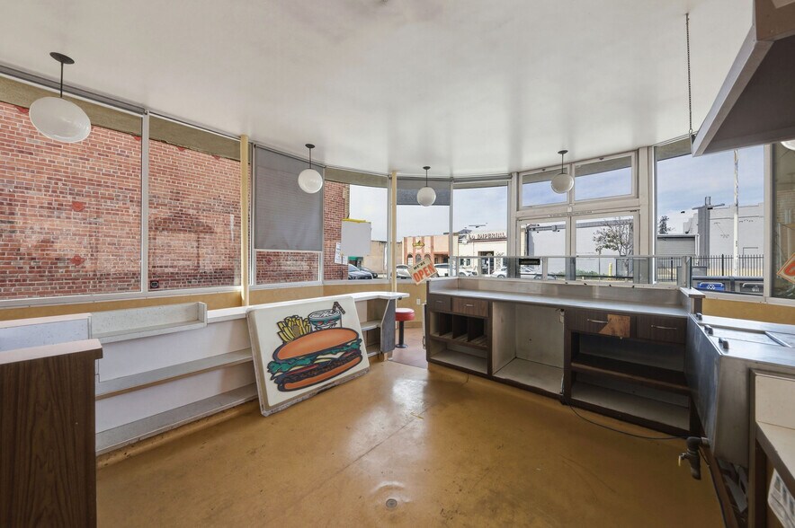 More Photos Of 951 C St, Hayward Fast Food For Sale