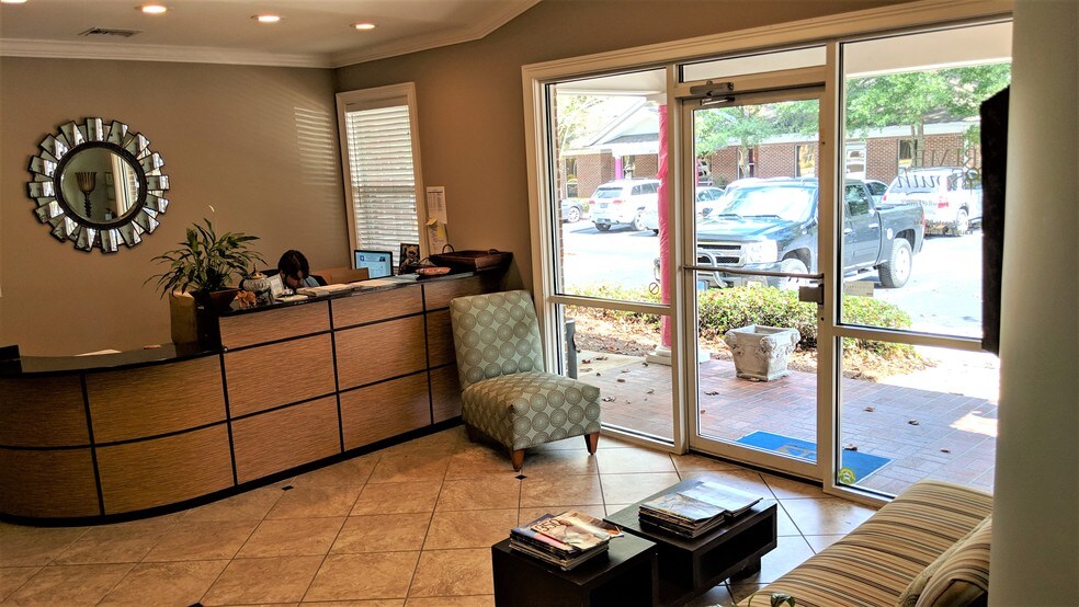 More Photos Of 2573 Barrington Cir, Tallahassee Office For Lease