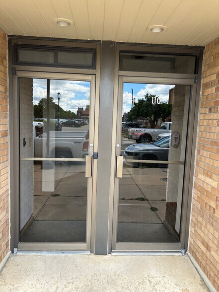 More Photos Of 110 W Walnut St, Salina Medical For Lease