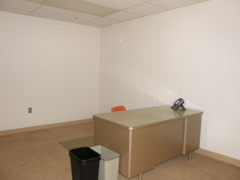 More Photos Of 2112 Industrial Dr, Niles Manufacturing For Sale