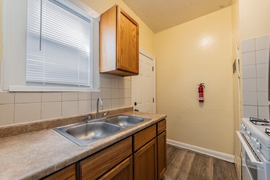 More Photos Of 403 W Hollywood Ave, San Antonio Apartments For Sale