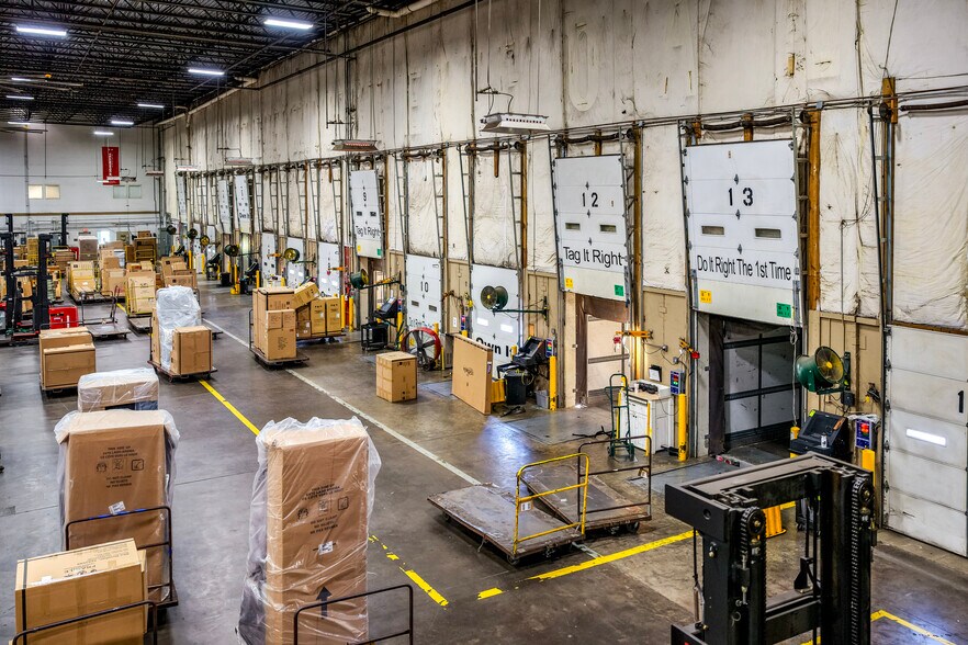 More Photos Of 121 Plantation Oaks Dr, Thomasville Manufacturing For Lease