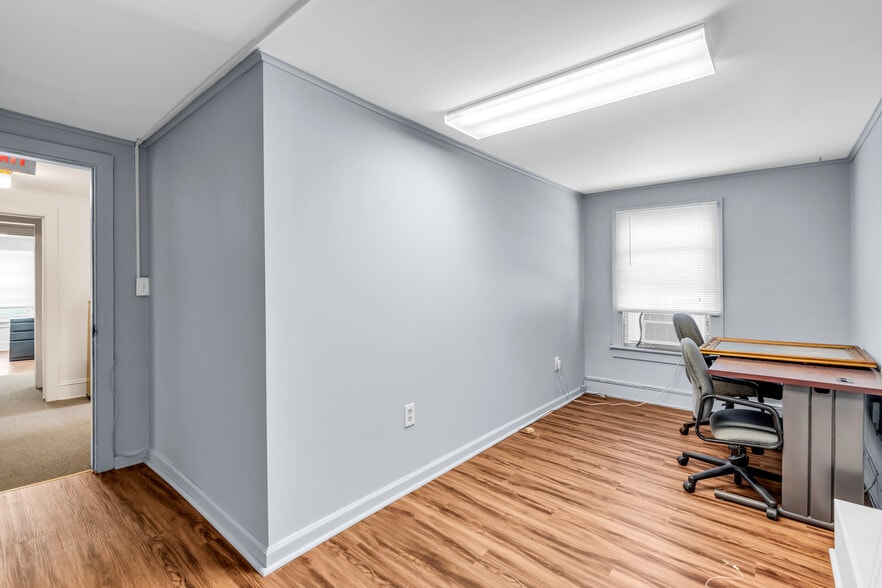 More Photos Of 122 Lien St, Toms River Office For Sale