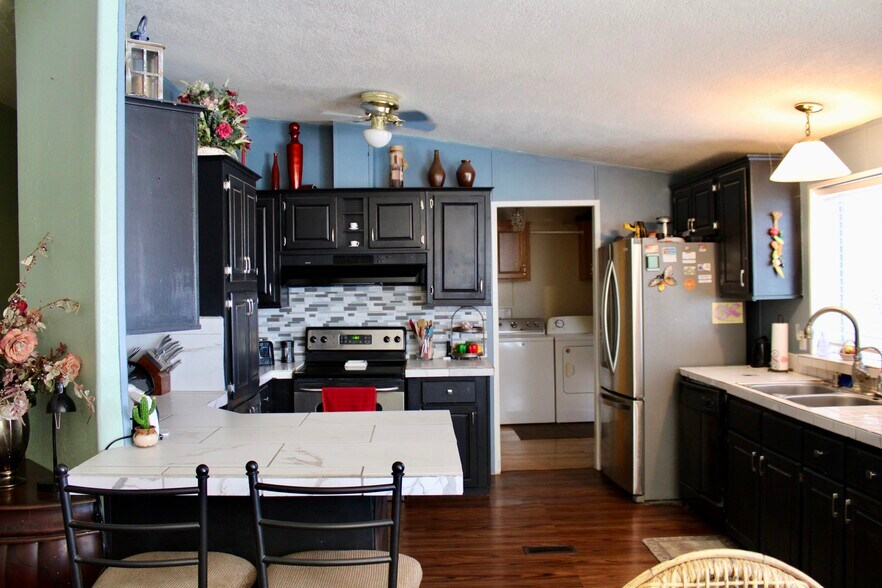 More Photos Of 15329 S Sunland Gin Rd, Arizona City Auto Repair For Sale