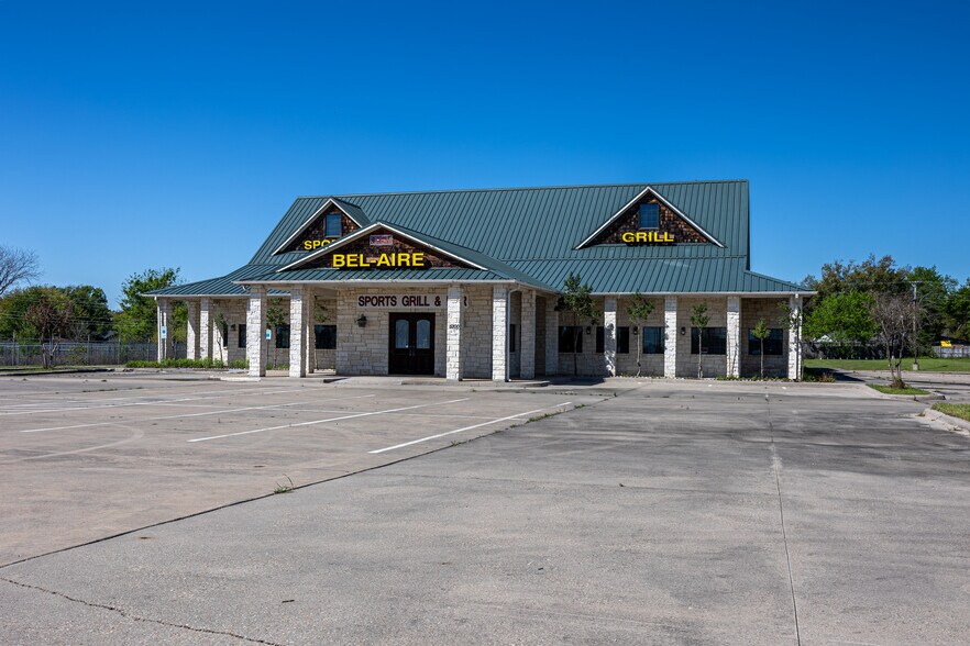 More Photos Of 5200 Interstate 30 E, Greenville Restaurant For Lease