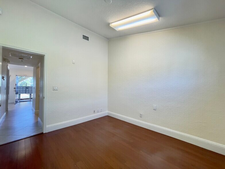 More Photos Of 312 S Old Dixie Hwy, Jupiter Office For Lease