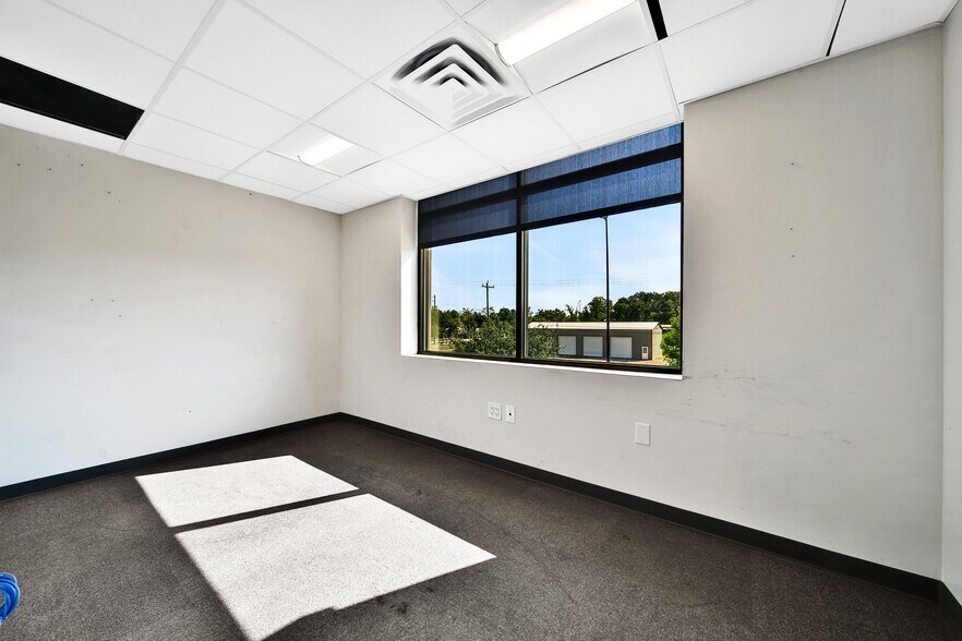 More Photos Of 5939 Albert Dr, Humble Light Distribution For Sale