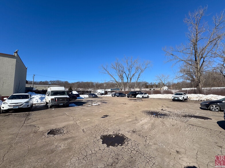 More Photos Of 45 Gracey Ave, Meriden Manufacturing For Lease