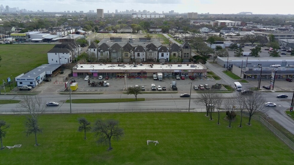 More Photos Of 6501-6521 Chimney Rock, Houston Storefront Retail Office For Lease