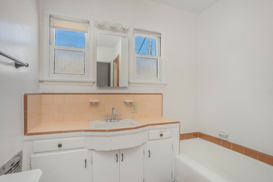 More Photos Of 4259 Cahuenga Blvd, Toluca Lake Apartments For Sale