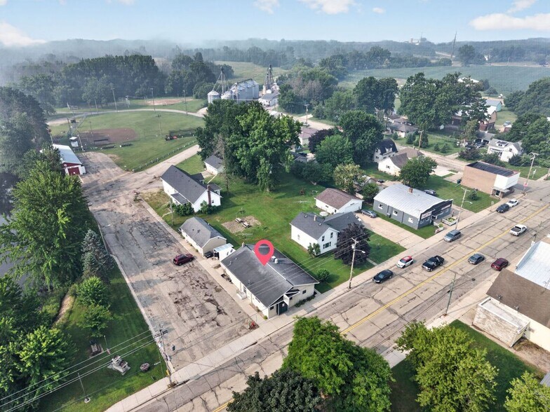 More Photos Of 133 E Main St, Embarrass Specialty For Sale