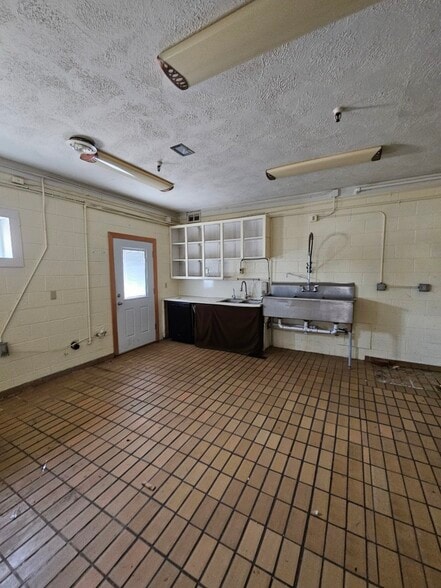 More Photos Of 215 W 3rd St, Helena Healthcare For Sale