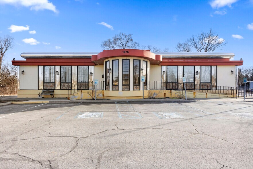 More Photos Of 1975 Central Ave, Albany Restaurant For Sale