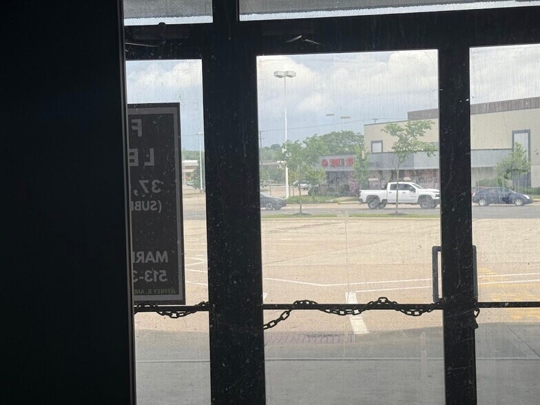 More Photos Of 2700 Miamisburg Centerville Rd, Dayton Storefront Retail Office For Lease