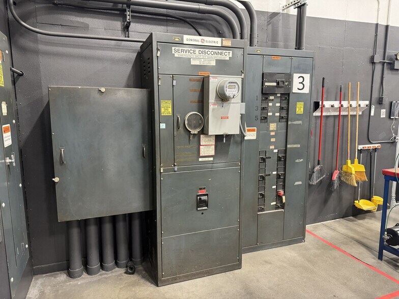 More Photos Of 14200 SW 72nd Ave, Portland Warehouse For Sale