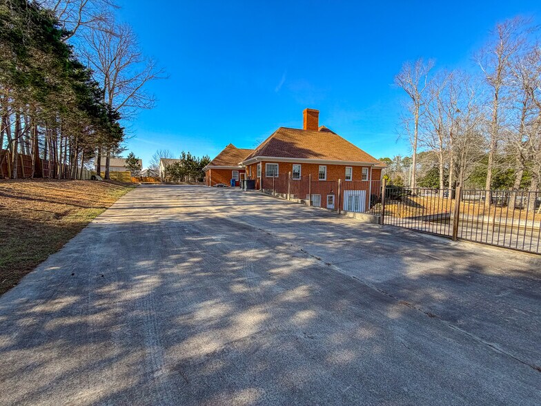 More Photos Of 2100 Gravel Springs Rd, Buford Medical For Lease