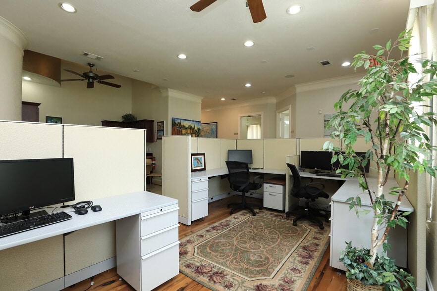 More Photos Of 12802 Willow Centre Dr, Houston Office For Sale
