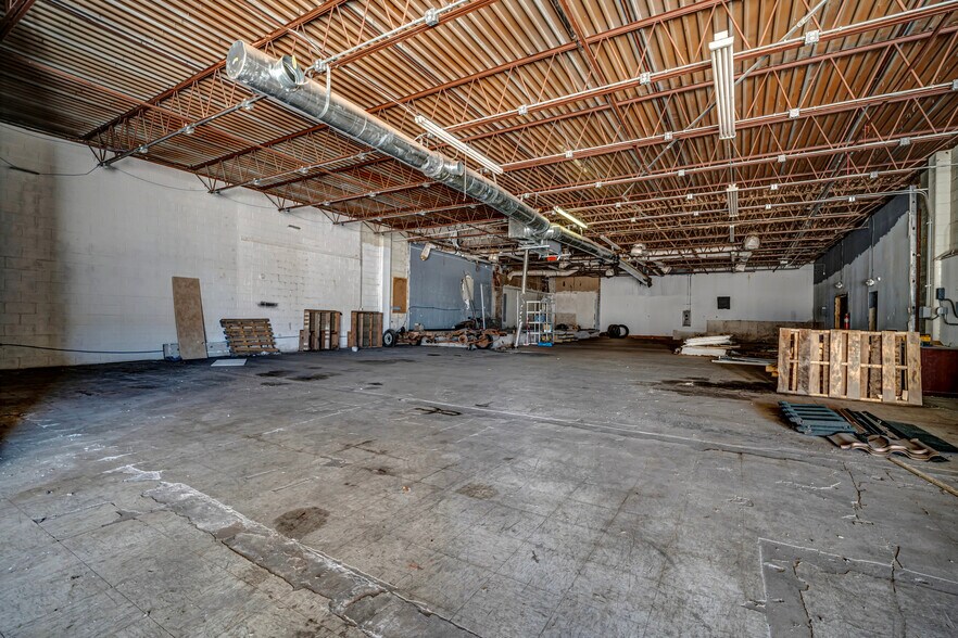 More Photos Of 1831 Industrial Blvd, Norman Service For Sale
