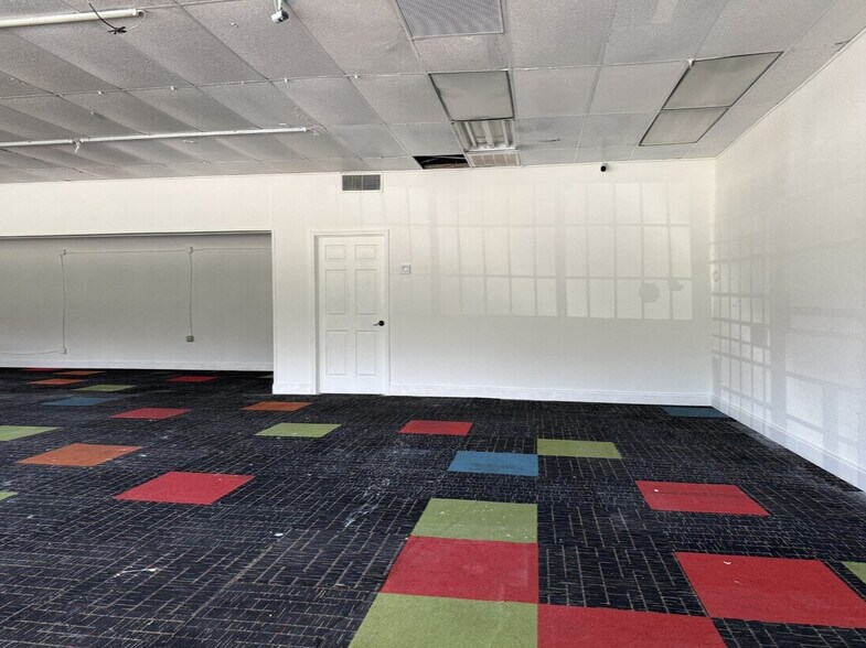 More Photos Of 6596 E State Road 44, Wildwood Storefront Retail Office For Lease