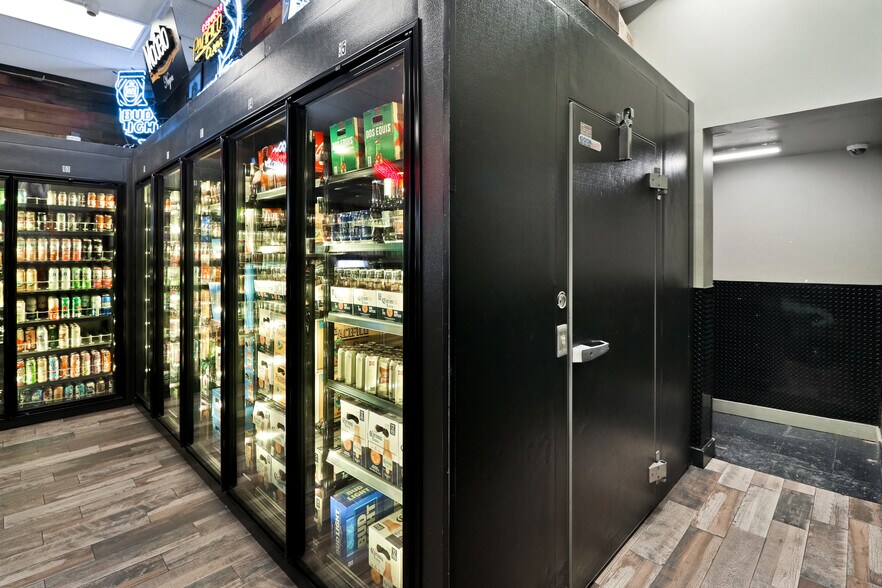 More Photos Of 3715 International Blvd, Oakland Convenience Store For Sale