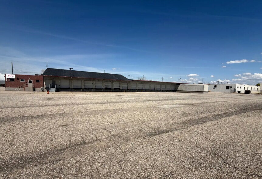More Photos Of 1400 Federal St, Grand Rapids Truck Terminal For Sale
