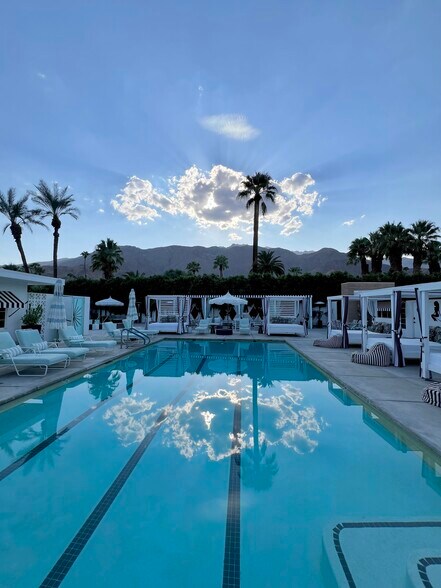 More Photos Of 120 W Vereda Sur, Palm Springs Hotel For Sale
