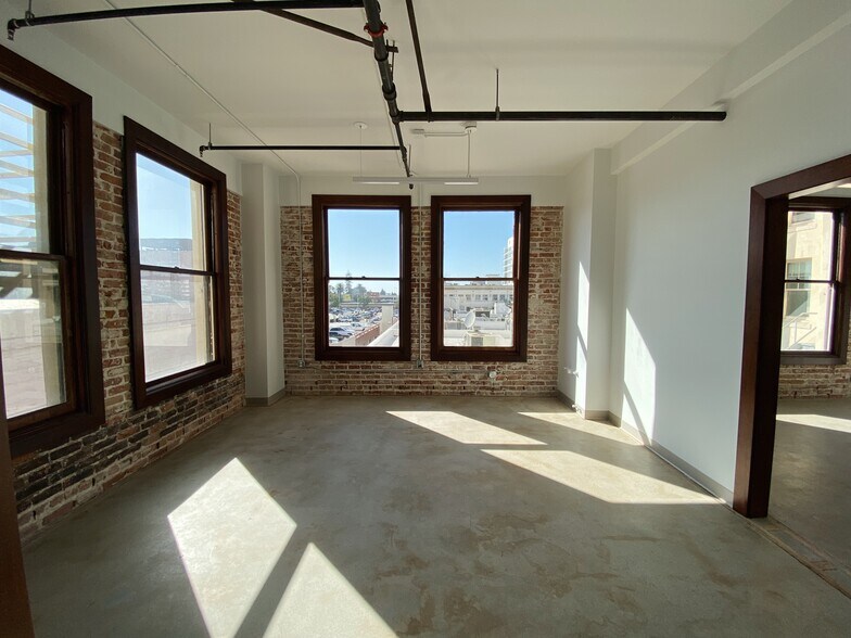 More Photos Of 106 W 4th St, Santa Ana Office For Lease