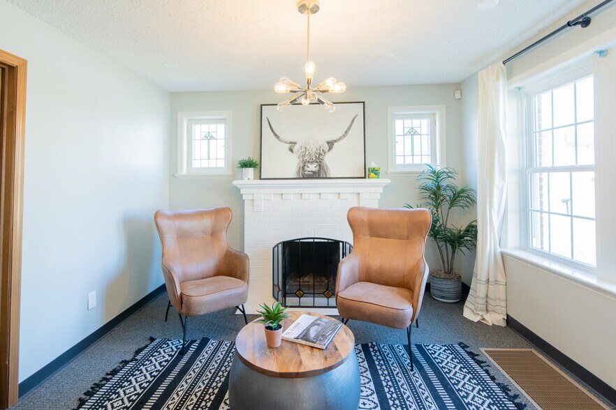 More Photos Of 4150 Crescent Dr, Saint Louis Office For Sale