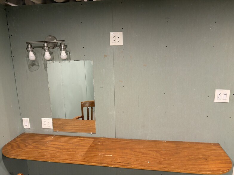 More Photos Of 27051 Southfield Rd, Lathrup Village Freestanding For Sale