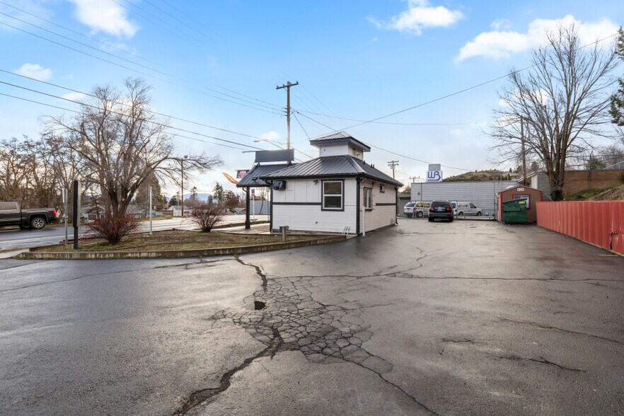 More Photos Of 1414 Oregon Ave, Klamath Falls Office For Sale