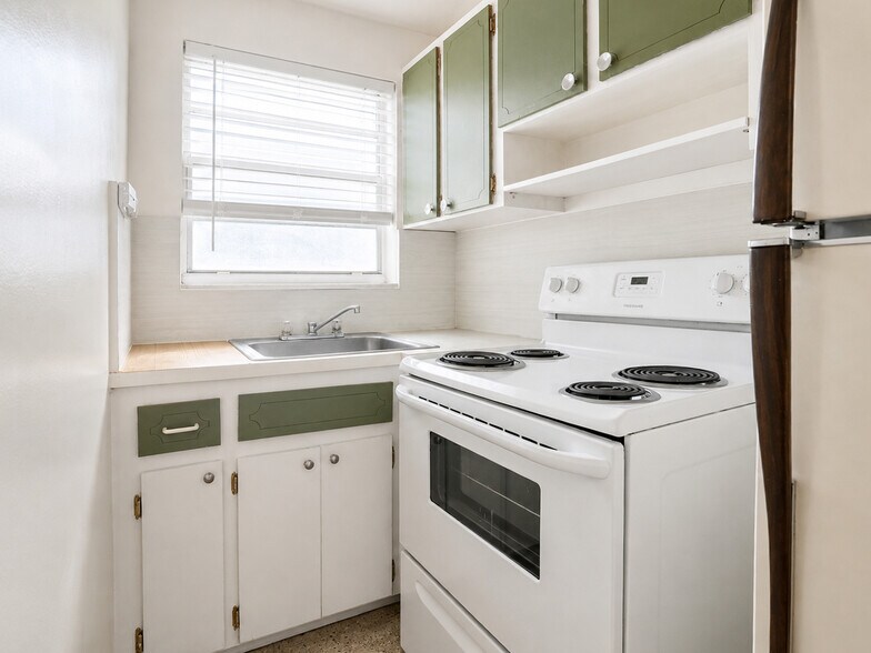 More Photos Of 465 E 30th St, Hialeah Apartments For Sale