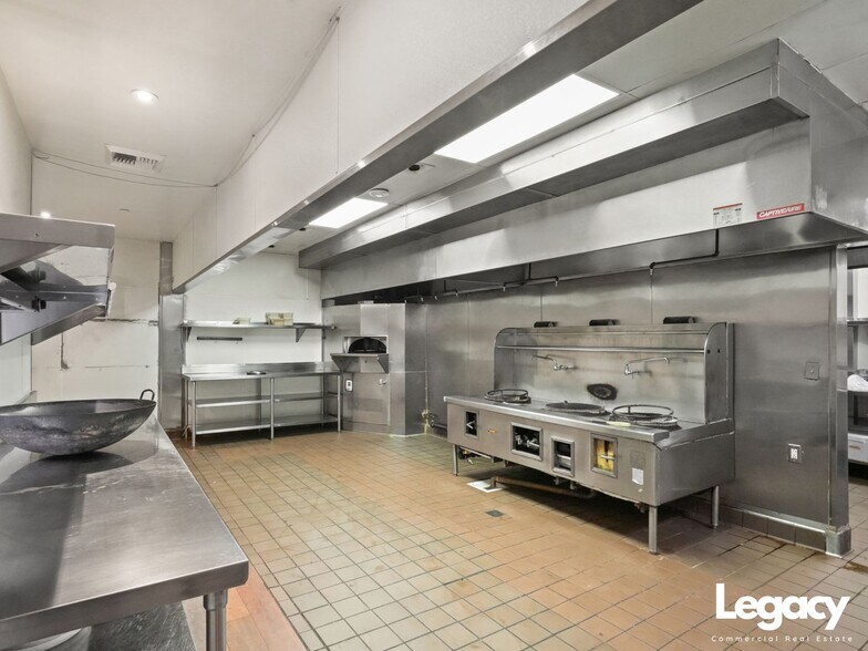 More Photos Of 9540 Washington Blvd, Culver City Restaurant For Lease