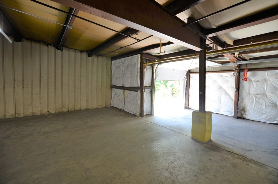 More Photos Of 55 Woodruff St, Walden Distribution For Sale