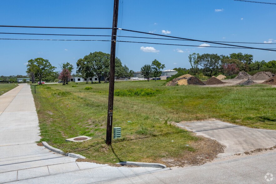 More Photos Of 4450 FM 2351 Rd, Friendswood Flex For Sale