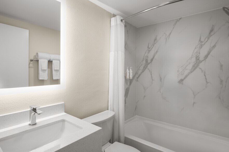 More Photos Of 1093 Airport Rd, Imperial Hotel For Sale