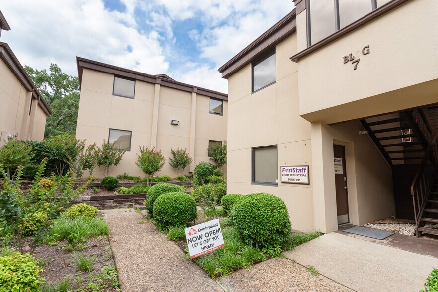 More Photos Of 2024 Arkansas Valley Dr, Little Rock Office For Sale