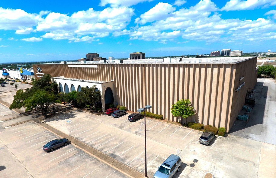 More Photos Of 4355 Lyndon B Johnson Fwy, Dallas Freestanding For Lease
