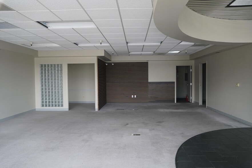 More Photos Of 1000 Melody Ln, Roseville General Retail For Lease