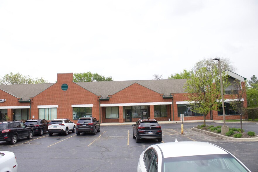 More Photos Of 757 McHenry Ave, Crystal Lake Medical For Lease