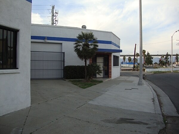 More Photos Of 2525 Kansas Ave, Riverside Manufacturing For Sale