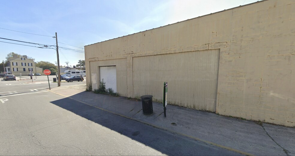 More Photos Of 215 E Congress St, Savannah Land For Lease