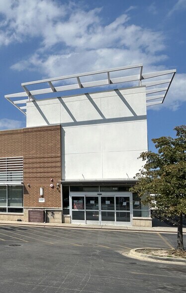 More Photos Of 832 W 63rd St, Chicago Supermarket For Lease