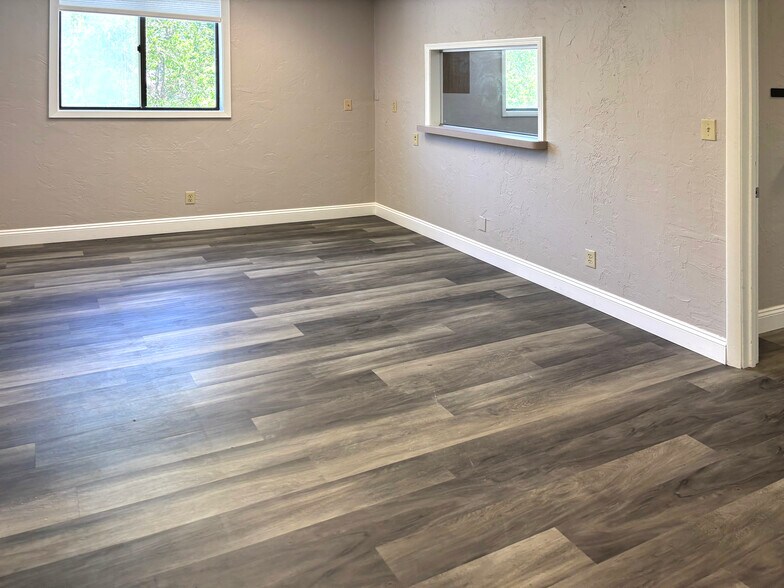 More Photos Of 531 Vandalia St, Collinsville Office For Sale