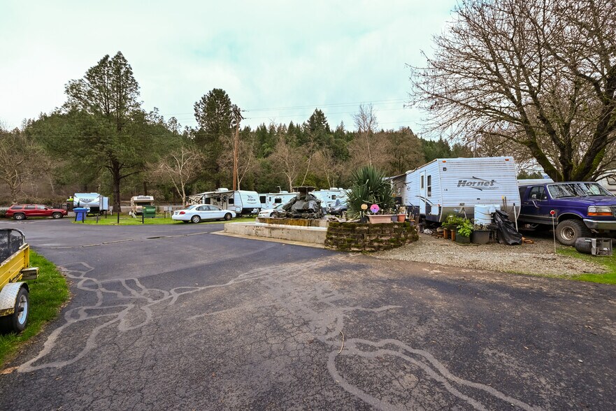 More Photos Of 999 Old Highway 99, Wolf Creek Specialty For Sale