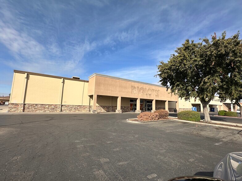 More Photos Of 2525 S Mooney Blvd, Visalia Freestanding For Lease