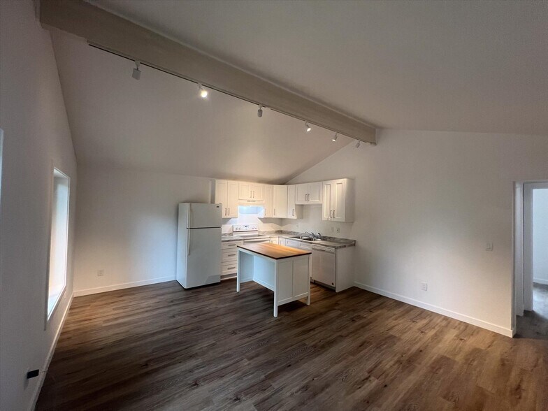 More Photos Of 10443 17th Ave SW, Seattle Multifamily For Sale