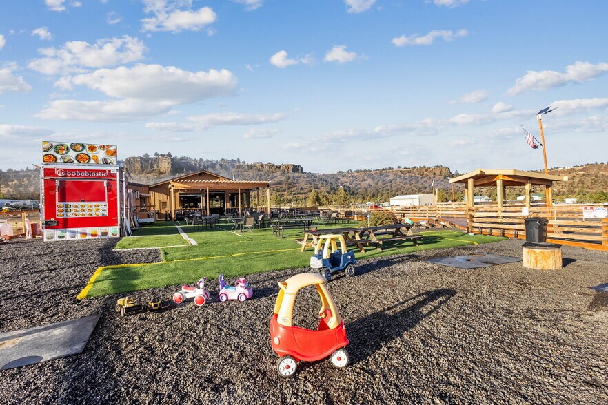 More Photos Of 13959 SW Commercial Loop Rd, Crooked River Ranch Restaurant For Sale