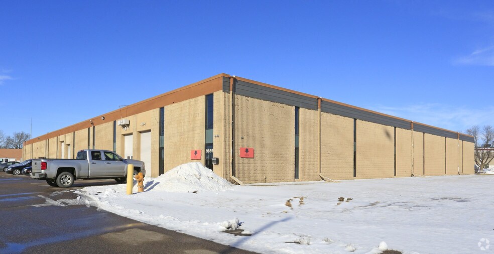 More Photos Of 9835-9941 13th Ave N, Plymouth Light Manufacturing For Lease