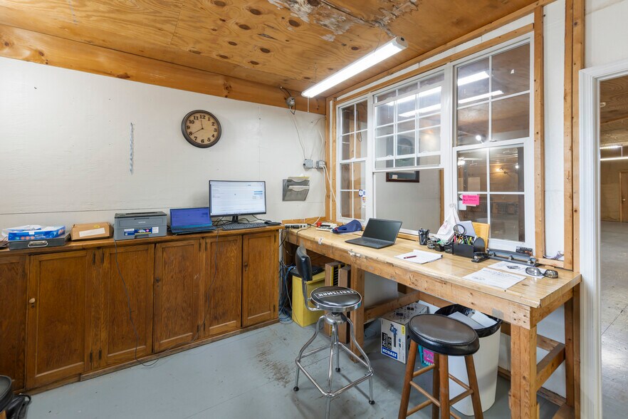 More Photos Of 8018 Northwestern Tpke, Keyser General Retail For Sale